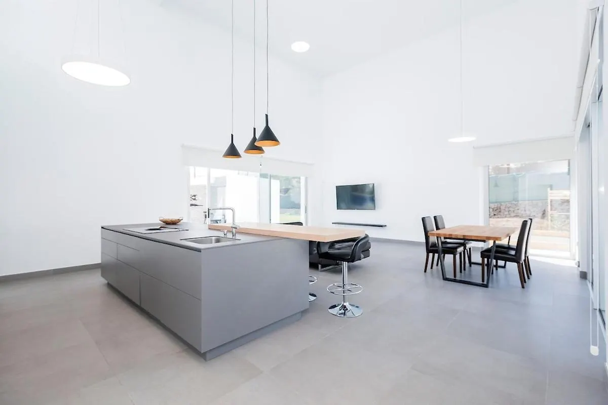 Independent Villa With An Immense Heated Pool! Oroteanda Baja 0*,